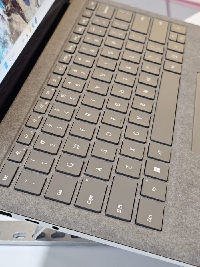 surface laptop5 i5-1235u 8GB DDR5 256SSDسرفیس لپتاپ5 - Image 4