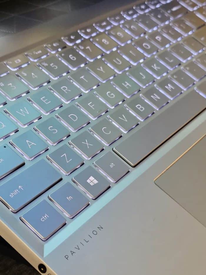 HP PAVILION 15 CORE I5-8250 8GB SSD256 لمسی - Image 4