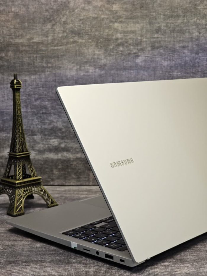 Samsung Galaxy Book3 750XFG CORE i7-1355u - Image 2